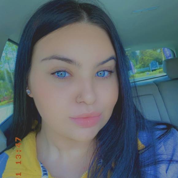 Profile Picture of Araya Lafferty (@arayalafferty) on Poshmark