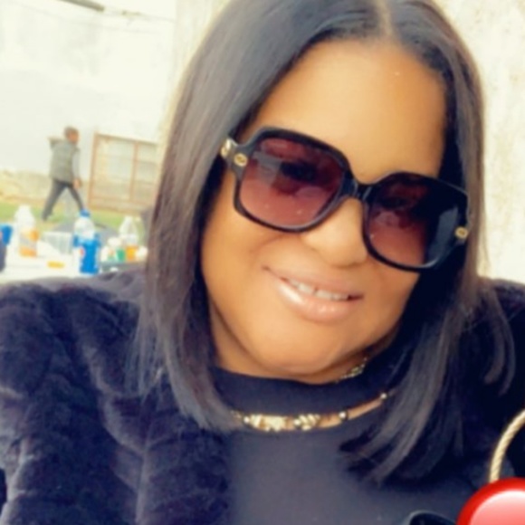 Profile Picture of Stacie Swan (@staciephilly1) on Poshmark