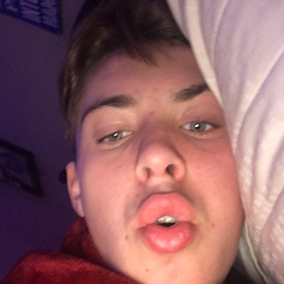 Profile Picture of Steven Hayes (@stevenhxyes) on Poshmark