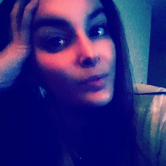 Profile Picture of Michelle Symes (@stellab617) on Poshmark