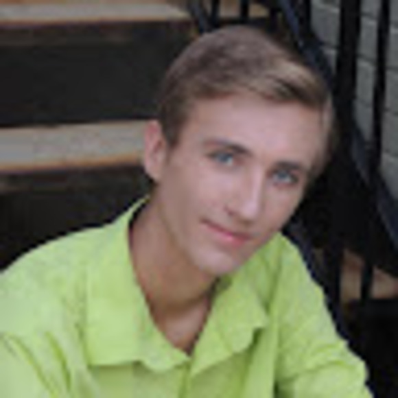 Profile Picture of Alex Boemker (@aboemker) on Poshmark