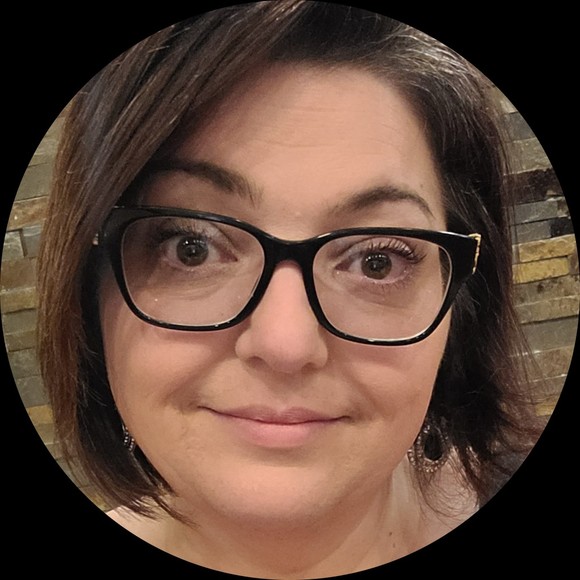 Profile Picture of Emily Edmark (@emilyedmark) on Poshmark
