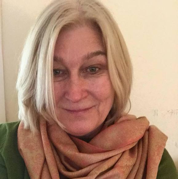 Profile Picture of Diane Chojnowski (@dchojnowski) on Poshmark