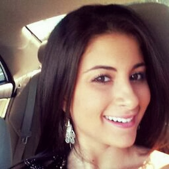 Profile Picture of Natalie Gulyas (@nataliegulyas94) on Poshmark