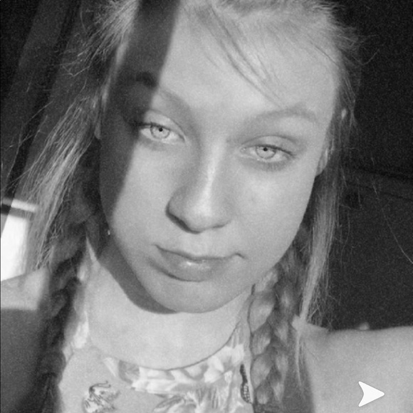Profile Picture of Alexis Mclendon (@gmclendon54) on Poshmark