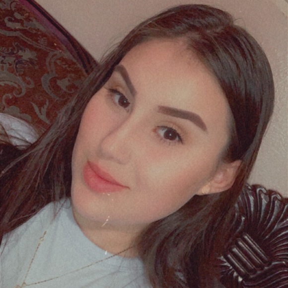 Profile Picture of Nayeli Barboza (@nayelibarboza17) on Poshmark
