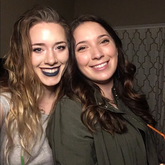 Profile Picture of Erin Tapper (@tapperin10) on Poshmark