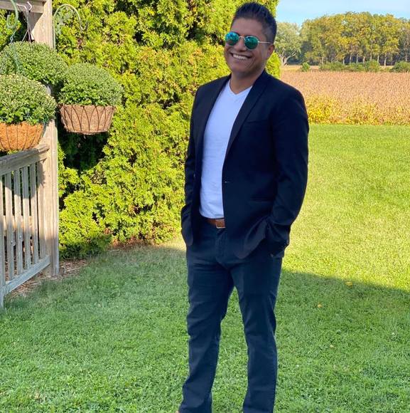 Profile Picture of Martínez Chuy (@amoroso53115) on Poshmark