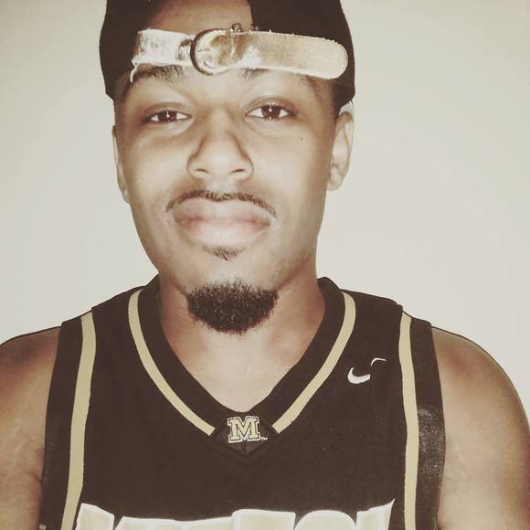 Profile Picture of Dexter Curtis (@dcurt87) on Poshmark