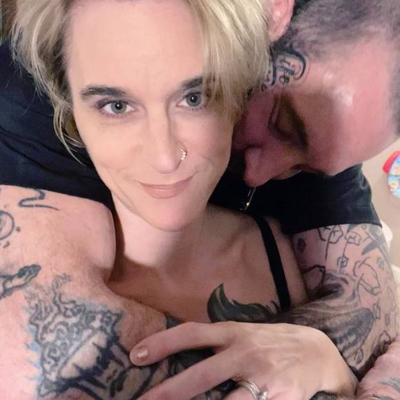 Profile Picture of Laura Lutinski (@lauralutinski) on Poshmark