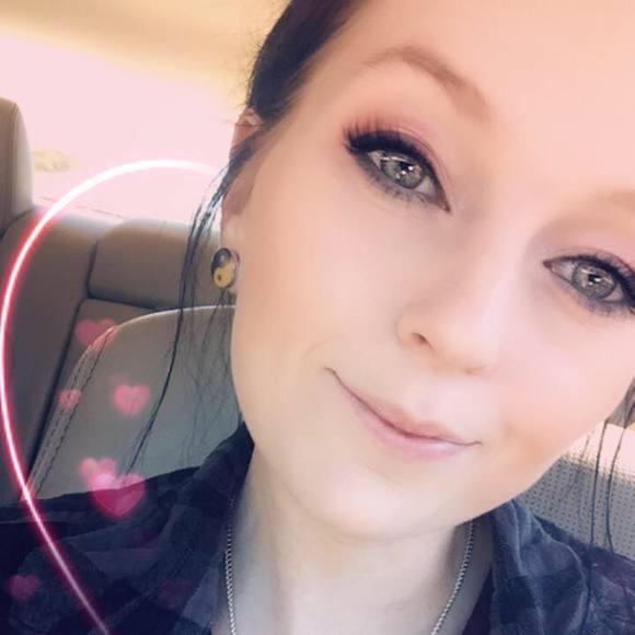 Katie Lee - Poshmark Profile Picture of Katie Lee (@kadilee) on Poshmark