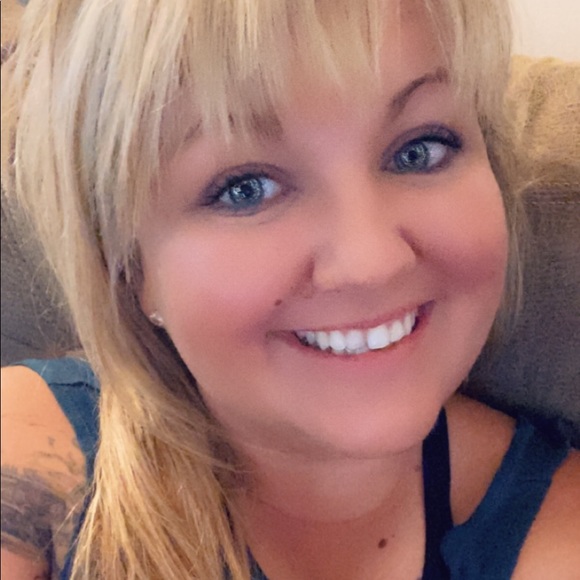 Reagan Fruchey - Poshmark Profile Picture of Reagan Fruchey (@rrfruchey) on Poshmark