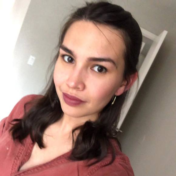Profile Picture of Ruby Oney (@rubyoney) on Poshmark