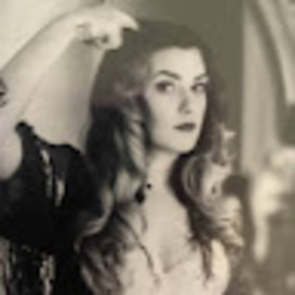 Profile Picture of Kristi Tavolacci (@cosmictavs) on Poshmark