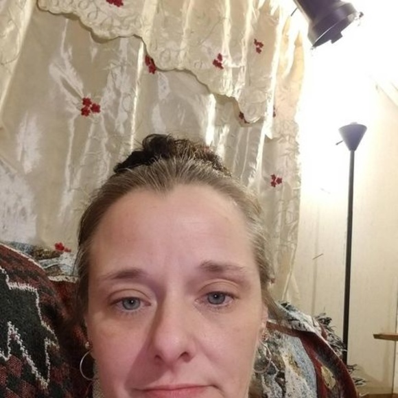 Profile Picture of Bobbijo Newton (@creativesinnful) on Poshmark