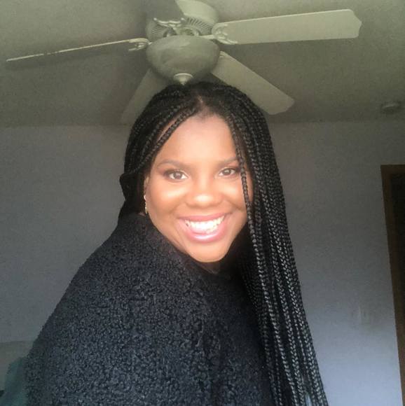 Profile Picture of Ariel Pope (@wallyn10) on Poshmark