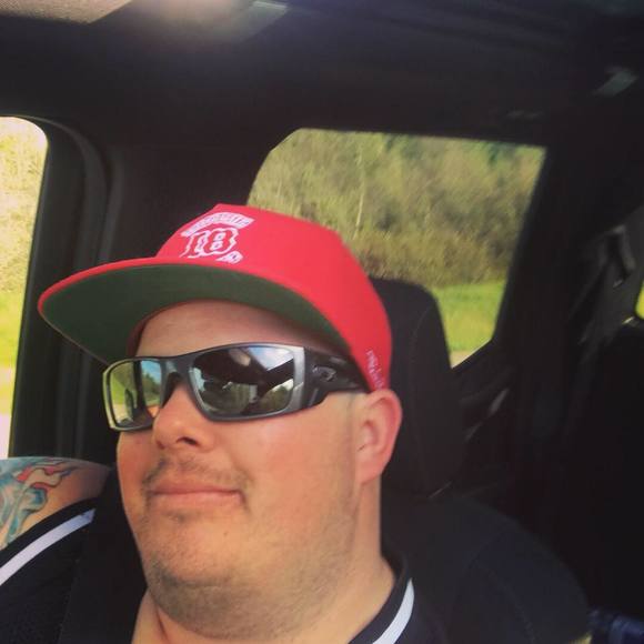 Steve Uhrich - Poshmark Profile Picture of Steve Uhrich (@uhrich3) on Poshmark