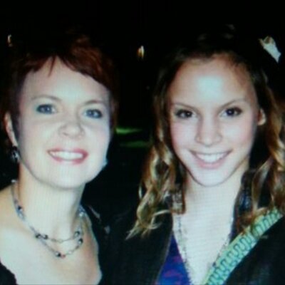 Profile Picture of Pam Neves (@honeyneves) on Twitter