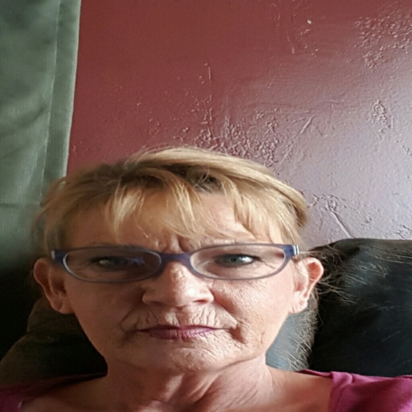 Profile Picture of Shellie Mcphetridge (@wowshellie) on Poshmark
