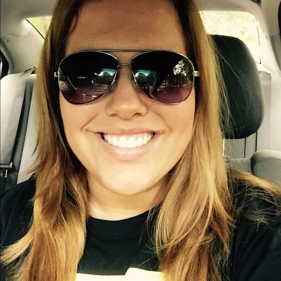 Kelsey Craveiro - Poshmark Profile Picture of Kelsey Craveiro (@kcraveiro) on Poshmark