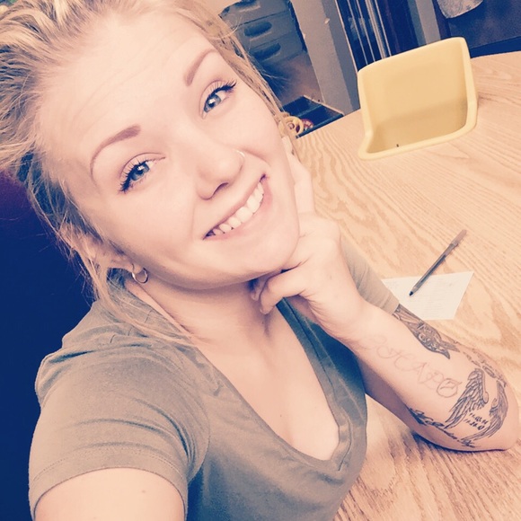 Profile Picture of Kaia Dingman (@knizzled2) on Poshmark