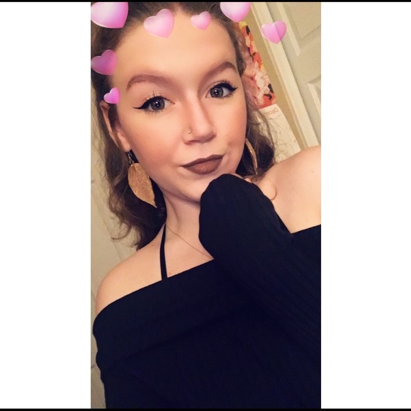 Profile Picture of Mackenzie Winters (@mrwinters) on Poshmark