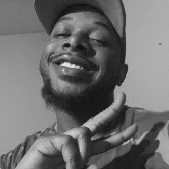 Profile Picture of Andre Isaac (@libraali1990) on Poshmark
