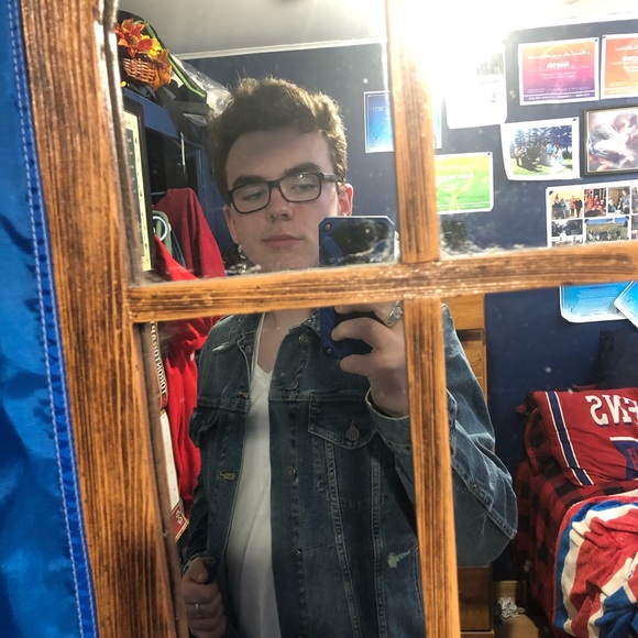 Profile Picture of Roddie Macinnis (@roddie0524) on Poshmark