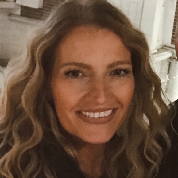 Profile Picture of Amanda Janowski (@janowski0203) on Poshmark