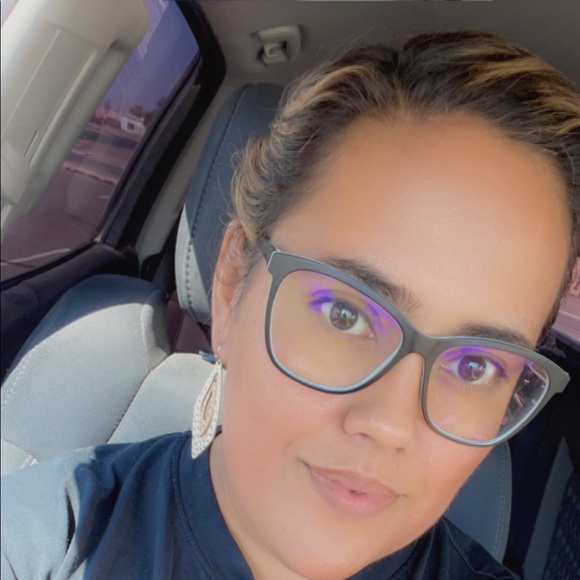 Profile Picture of Ashley Pillado (@aamber84) on Poshmark