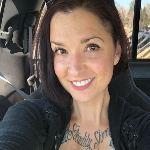 Profile Picture of Mary Creagan (@purelight22) on Poshmark