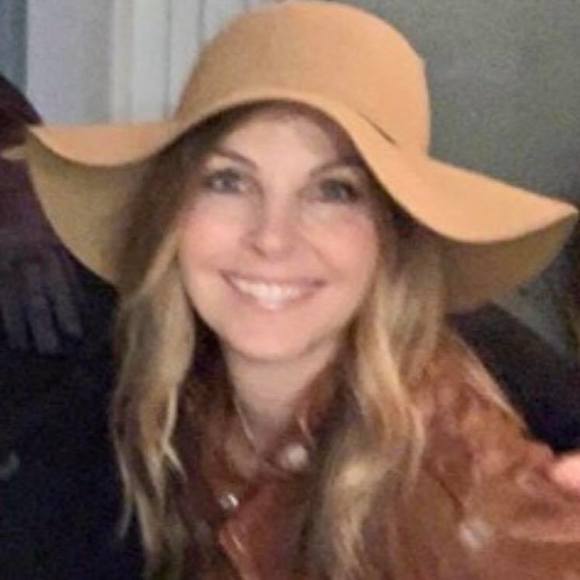 Profile Picture of Kimberly Powers (@kpowers03) on Poshmark