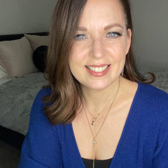 Profile Picture of Dawn Bender (@dawnborja) on Poshmark