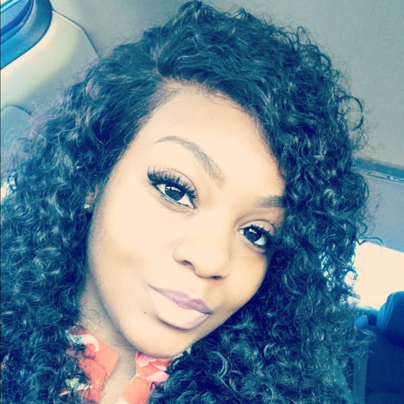Profile Picture of Alexandria Manning (@alleyshay) on Poshmark