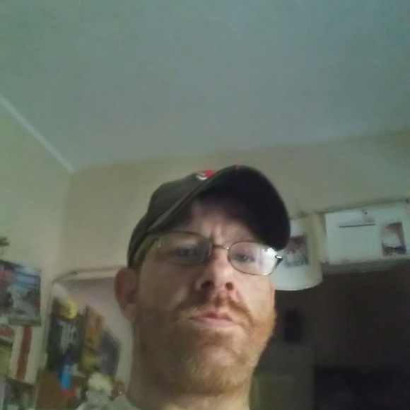 Profile Picture of Todd Andrews (@toddandrews111) on Poshmark