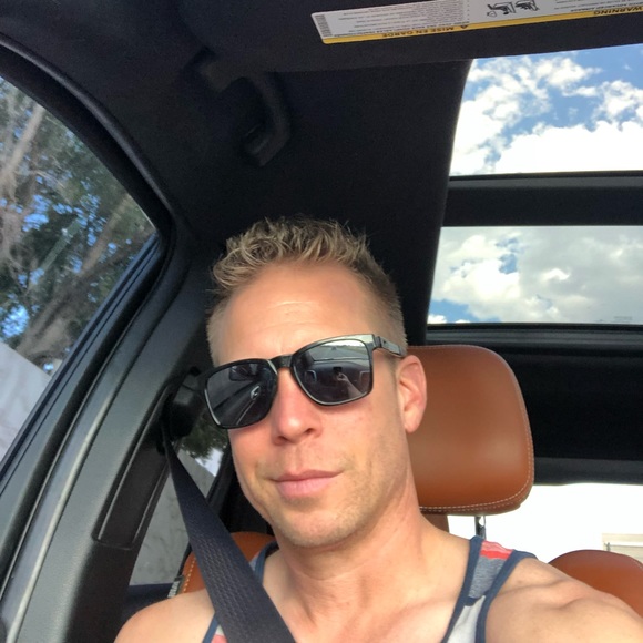 Profile Picture of Brian Leonard (@lendiddy5) on Poshmark