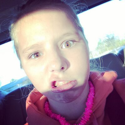 Profile Picture of Julia Sells (@SellsJulia) on Twitter