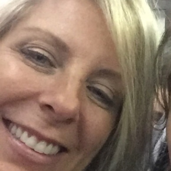 Profile Picture of Karen Tehrani (@octonc) on Poshmark