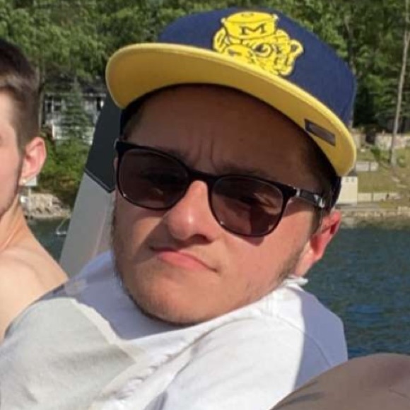 Profile Picture of Tyler Vasher (@tvasher21) on Poshmark