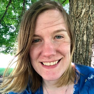 Profile Picture of Emma V.  📚 ✨ (@RogueReader47) on Twitter