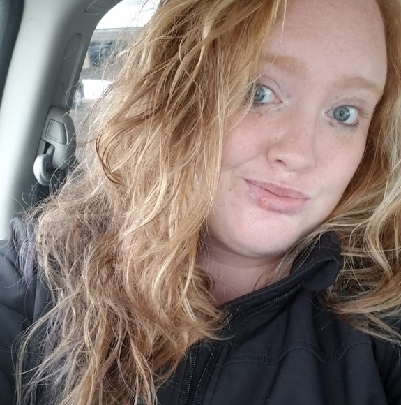 Profile Picture of Alyssa Clapper (@alyssaclapper) on Poshmark