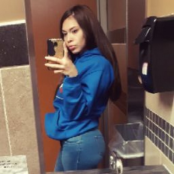 Profile Picture of Alina Obert (@fukkwitalina) on Poshmark