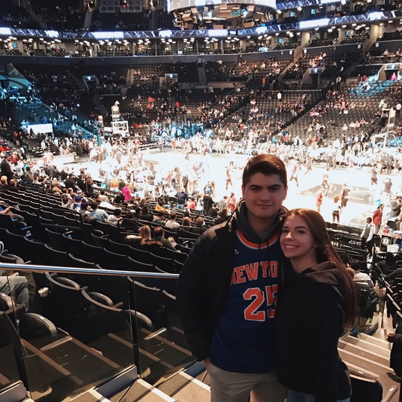 Profile Picture of Allison Chomicki (@allioops234) on Poshmark