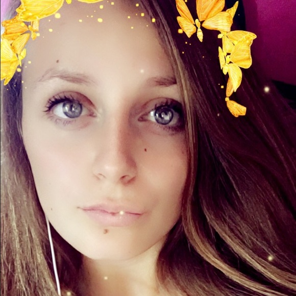 Profile Picture of Mckynzie Niemuth (@kynzie43) on Poshmark