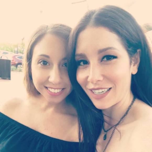 Profile Picture of Lisa Perroncello (@lisaperroncello) on Poshmark