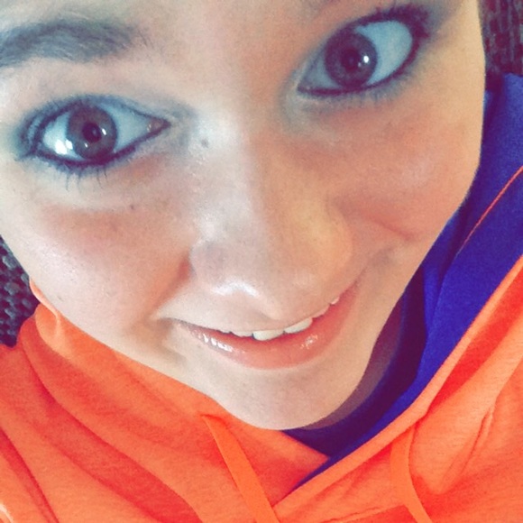 Profile Picture of Morgan Zubke (@mzubke) on Poshmark