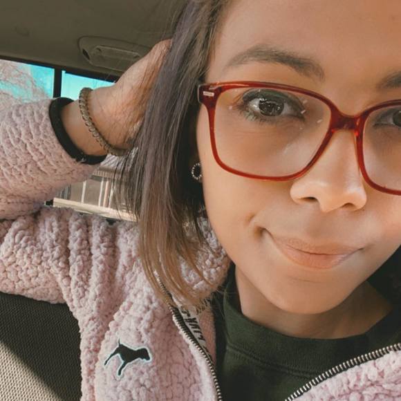 Profile Picture of Jo Hiber (@jo063017) on Poshmark