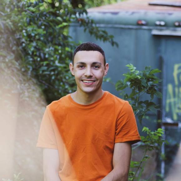 Profile Picture of Anthony Randall (@anthonyrandall) on Poshmark