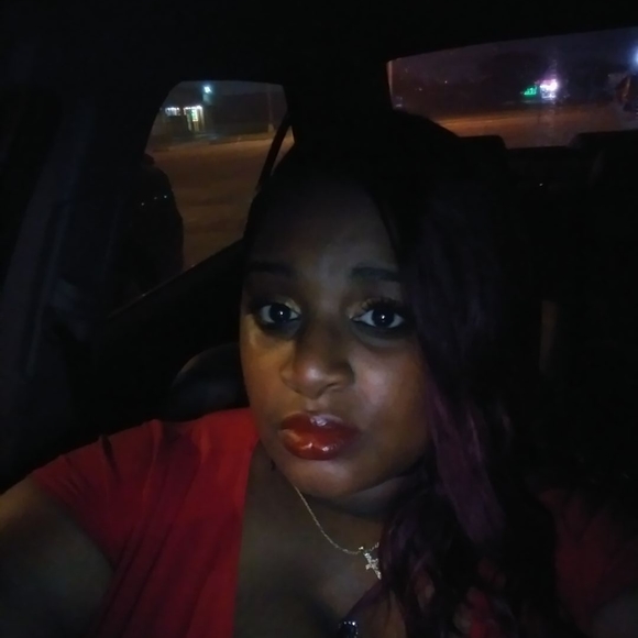 Profile Picture of Chavala Nicholson (@vett33) on Poshmark