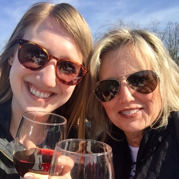 Profile Picture of Paige Toarmina (@ptoarmina) on Poshmark